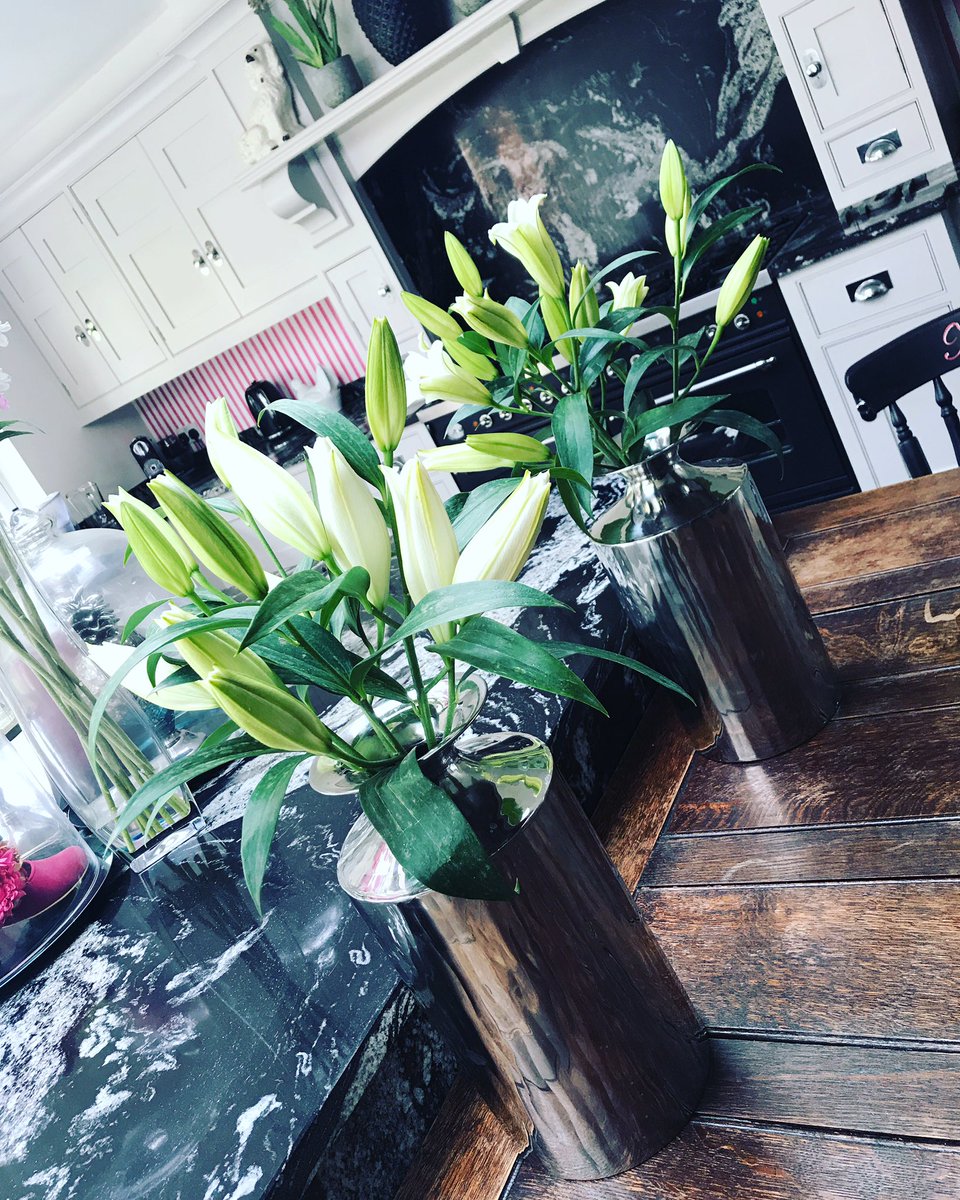 NoushkaDesign's tweet photo. Tune into @qvcuk at 5pm to watch myself and @JuliaRobertsTV present #culinaryconceptslondon where we will showcase this British brands' stunning home wear and gifts https://t.co/kNYSHKzPpS