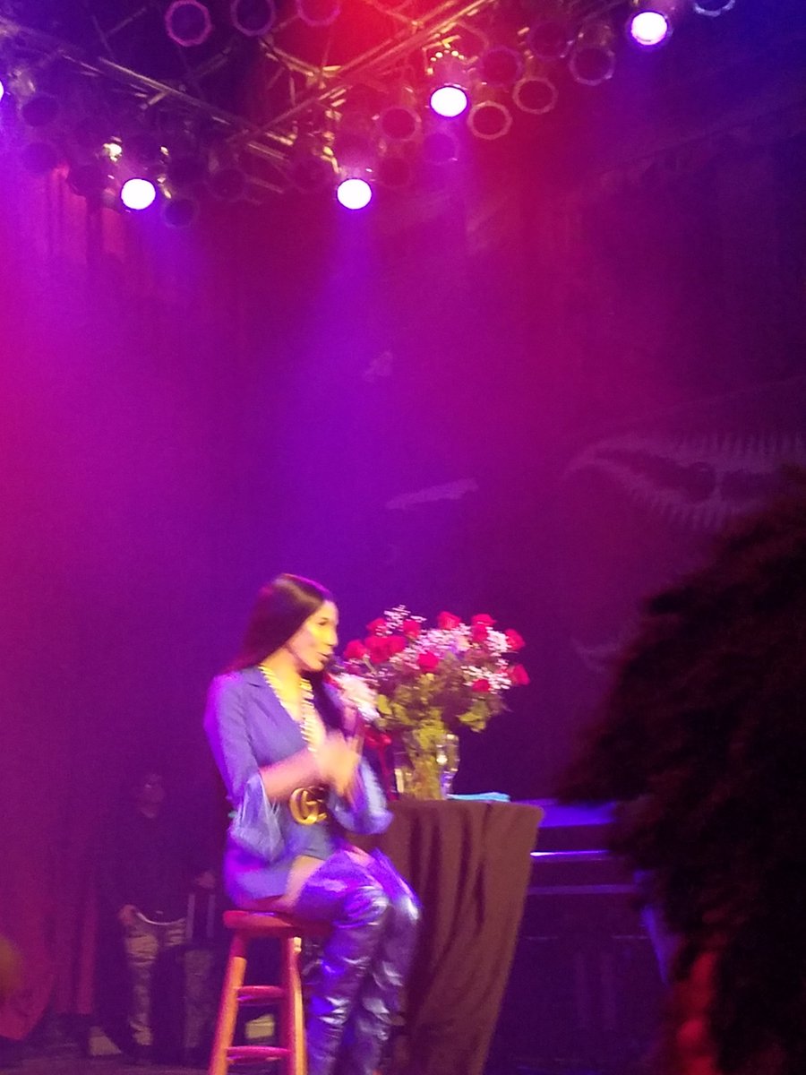 lilmousy12's tweet photo. @IvyQueenDiva enjoyed the show but security didn't do their job. Savage drunk ppl pushing nonstop. 👸👑 https://t.co/JKoZN0H7CX