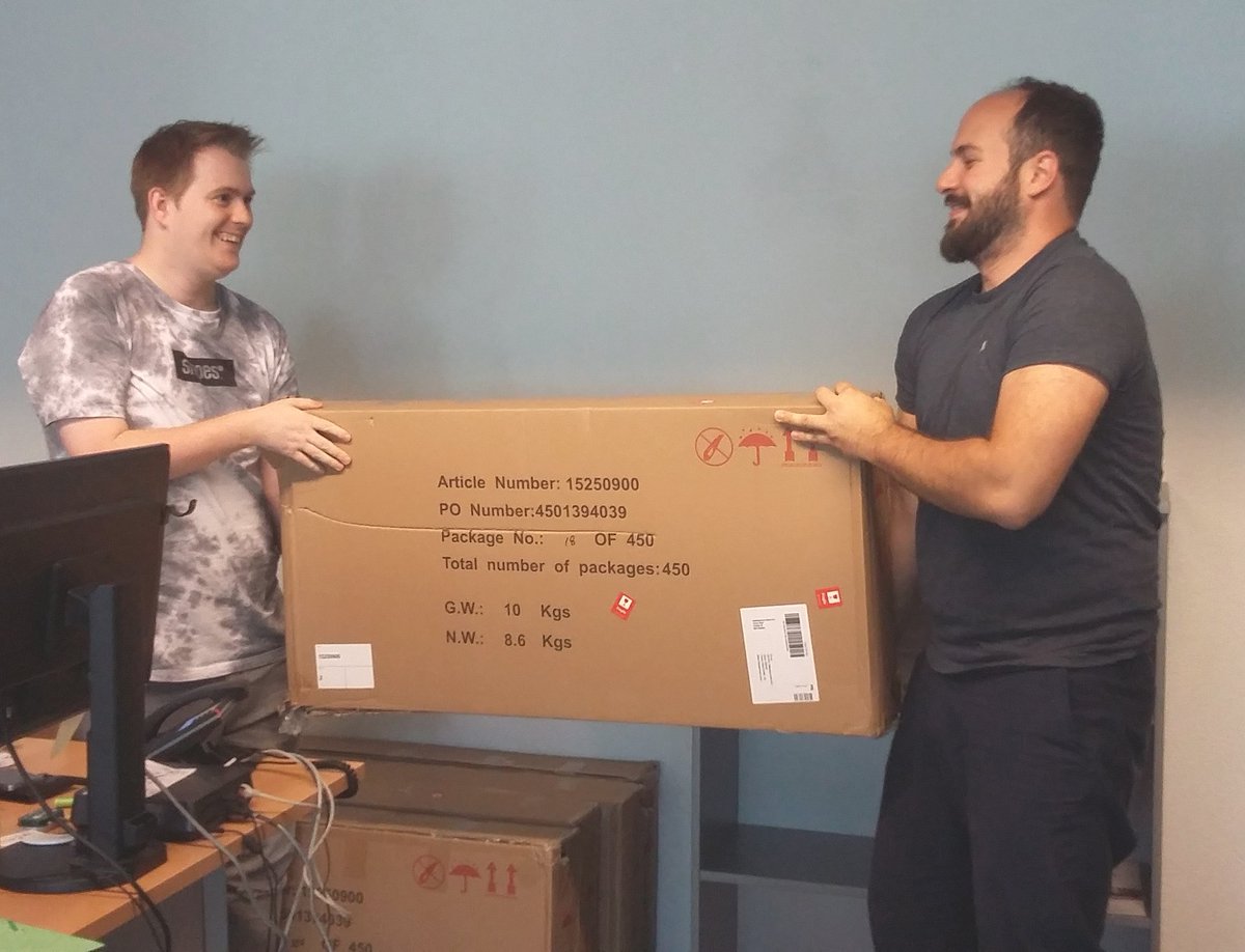 GrypsAG's tweet photo. #Gryps zieht um und wir freuen uns riesig auf das neue #Büro! Mit den ersten #Möbelliferungen üben wir deshalb heute schon ein bisschen für den #Umzug am 1. Juni. https://t.co/Bybe3Vofxk