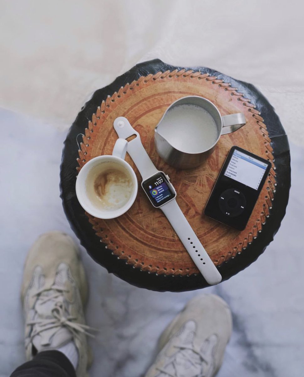 AppleandCoffee_'s tweet photo. Who’s still got an iPod in the collection? 🎶
📷 By @appleonmondays 
#AppleAndCoffee https://t.co/QmObdZvNCe