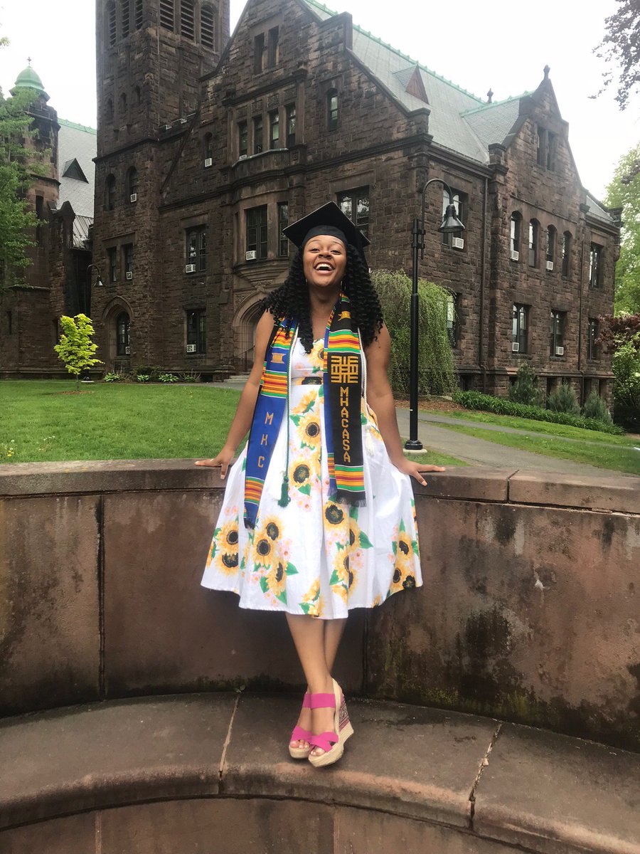 tamia_mias's tweet photo. Oh yeah, I graduated! Double Major: Theatre Arts & Physics #classof2018 #blackandstem #blackandarts #BlackGirlMagic #issadegree https://t.co/HXlqQw14C1