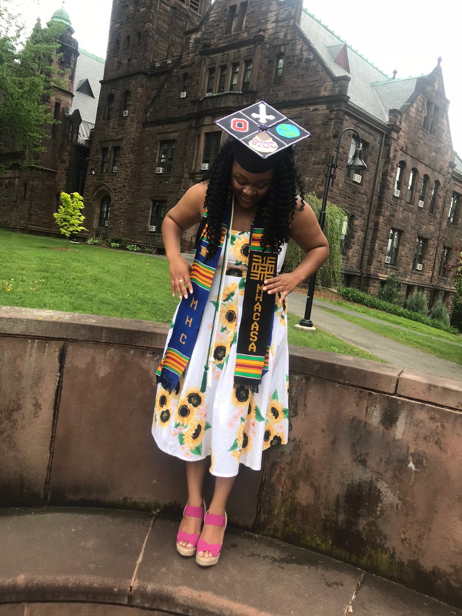 tamia_mias's tweet photo. Oh yeah, I graduated! Double Major: Theatre Arts & Physics #classof2018 #blackandstem #blackandarts #BlackGirlMagic #issadegree https://t.co/HXlqQw14C1