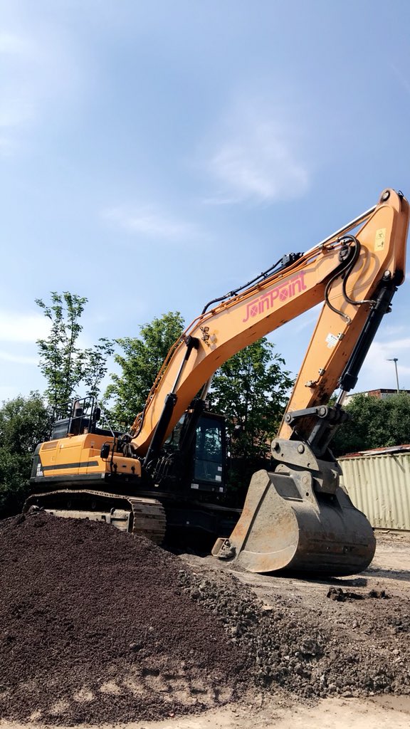 JoinpointUK's tweet photo. Hyundai 480 ready for hire! 😍 #Hyundai #excavator https://t.co/jdSmsR0sxD