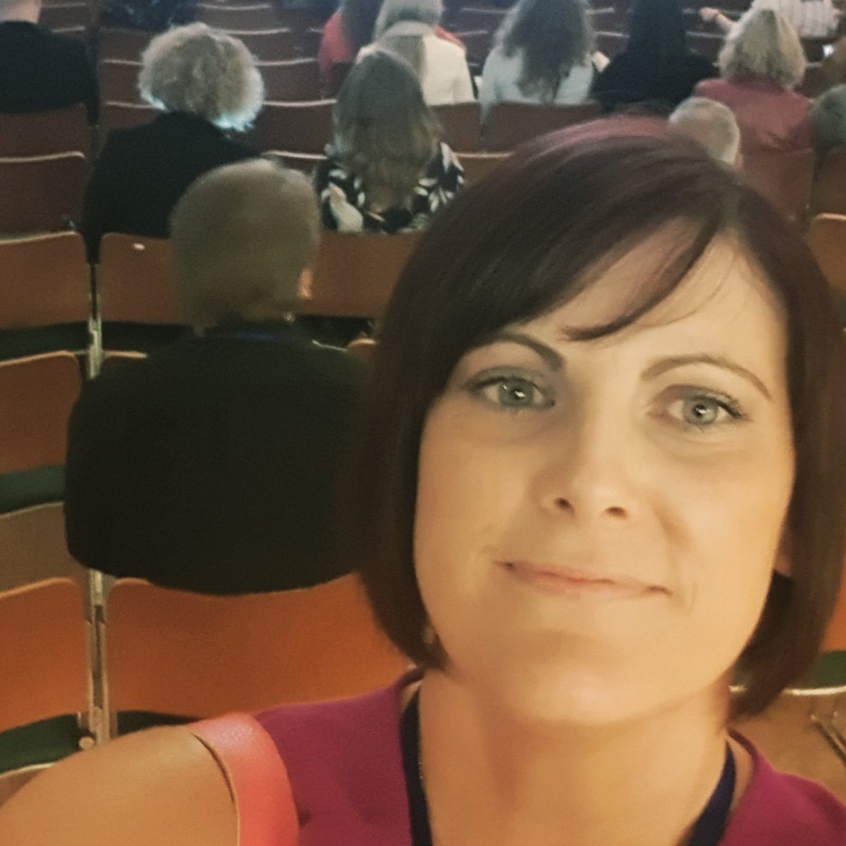 SandraHennessy's tweet image. 10 minute to go time. Just need to get @gregfrysocial off the stage 😂😂 #amplifydigi @AmplifyDigiConf