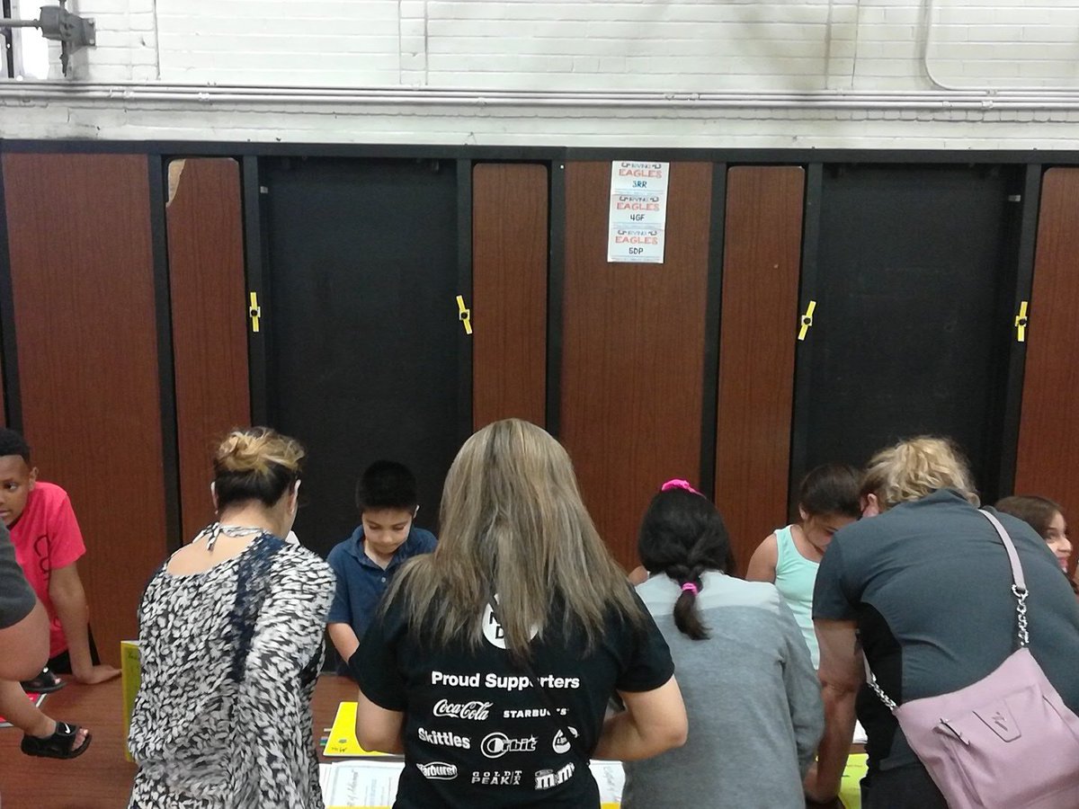 1GIrving's tweet photo. Thank you for coming to recognition day families! We sang songs and now we are showcasing some of our work. Next up, picnic in the garden. Congrats on a great year 1G.
#irvingpride #picnic https://t.co/2KwXXhcUe9