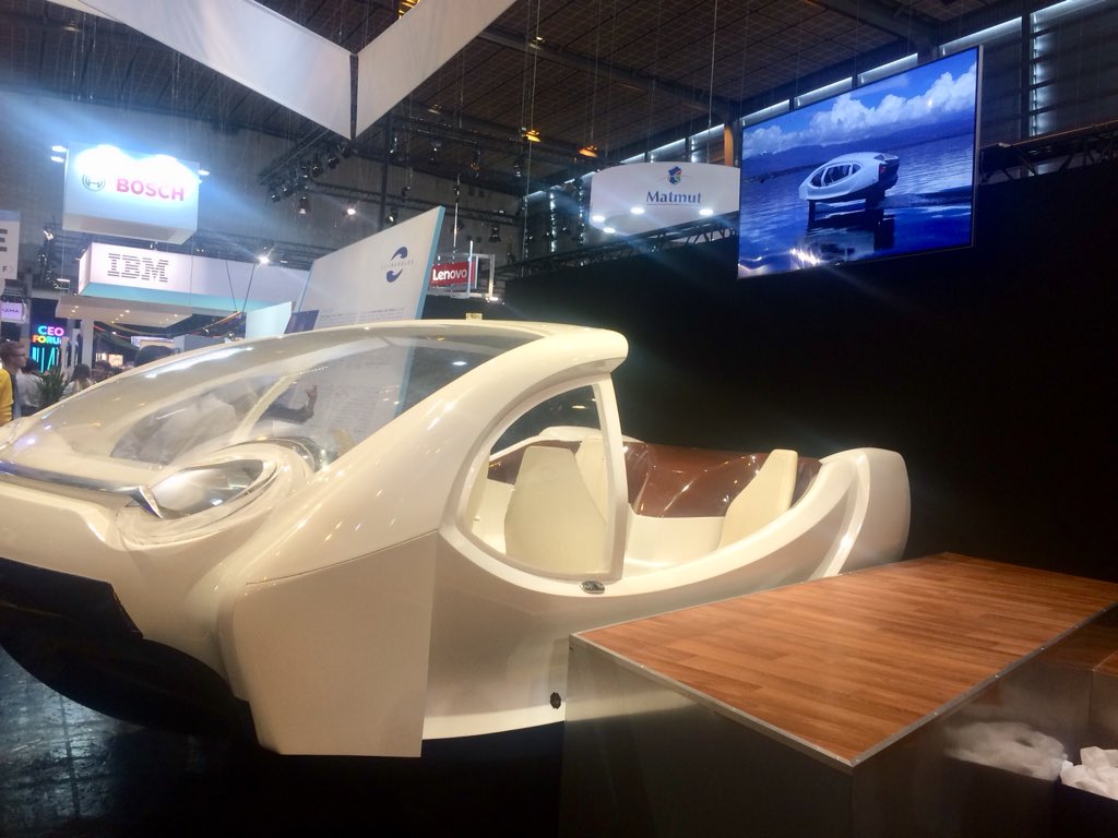 fadouce's tweet photo. SeaBubbles : A 12 km h, elle décolle ! Aucune vague, aucune émission de Co2 , objectif lancer une série au printemps 2019 #vivatech2018 https://t.co/jsrhlJzI1X