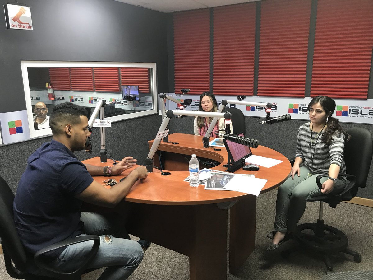 riverasaniel's tweet photo. ¡Se quedan en la calle! Estudiantes que se hospedan en la #TorreNorte de la @UPR_Oficial no tendrán donde quedarse. Administración anuncia su cierre. Lo discuto ahora en @radioislatv Sigue la discusión en https://t.co/rEtQk0IncH https://t.co/6Z99ZVcjQA