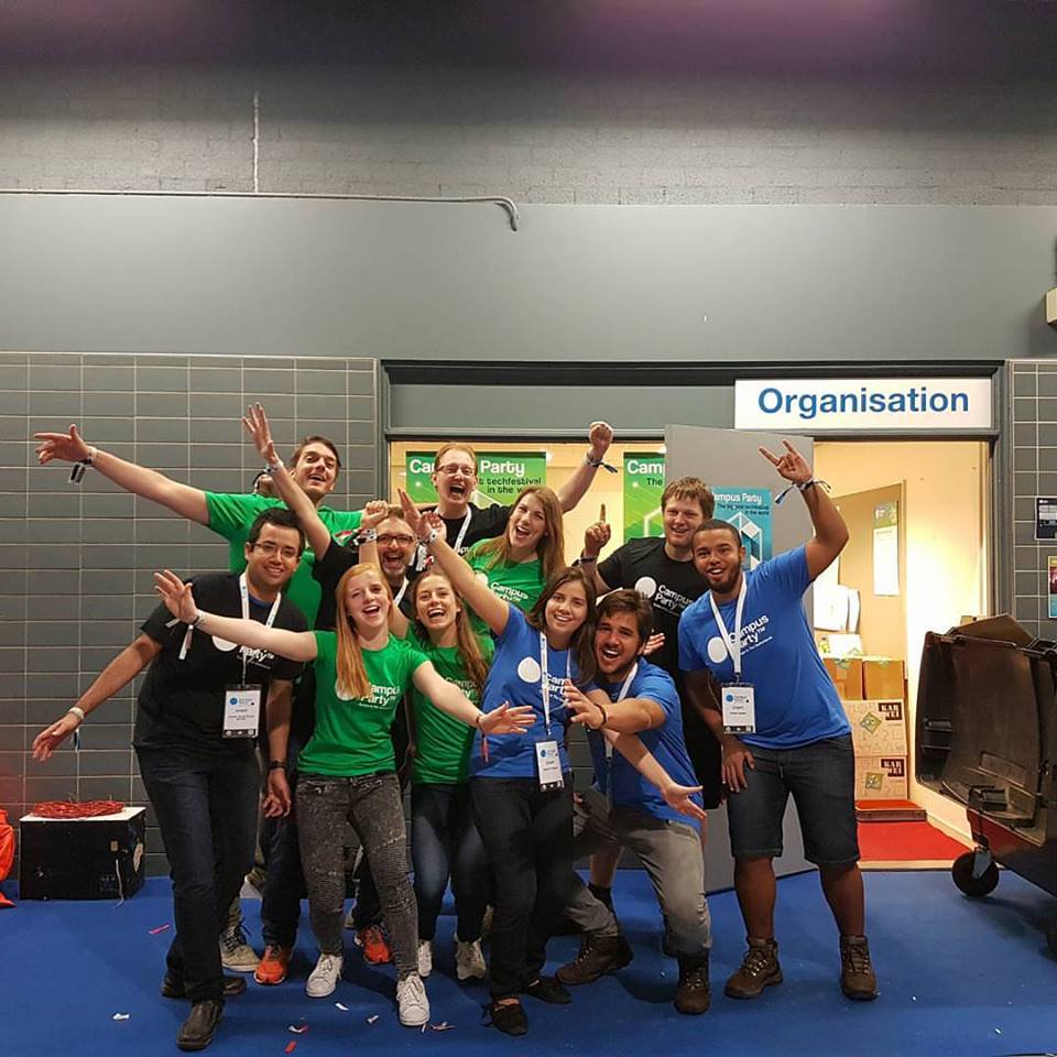 CampuserosClub's tweet photo. Parabéns aos membros da nossa comunidade que trabalharam como voluntários na #Cpeu4 #TBT https://t.co/ACd8cHOj3N