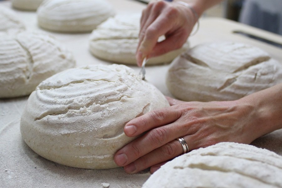 The Real Bread Campaign supports everyone who decides to bring #RealBread back to their local community. If you are interested in starting your own Real Bread #microbakery, download the Knead to Know guide here: sustainweb.org/realbread/knea…