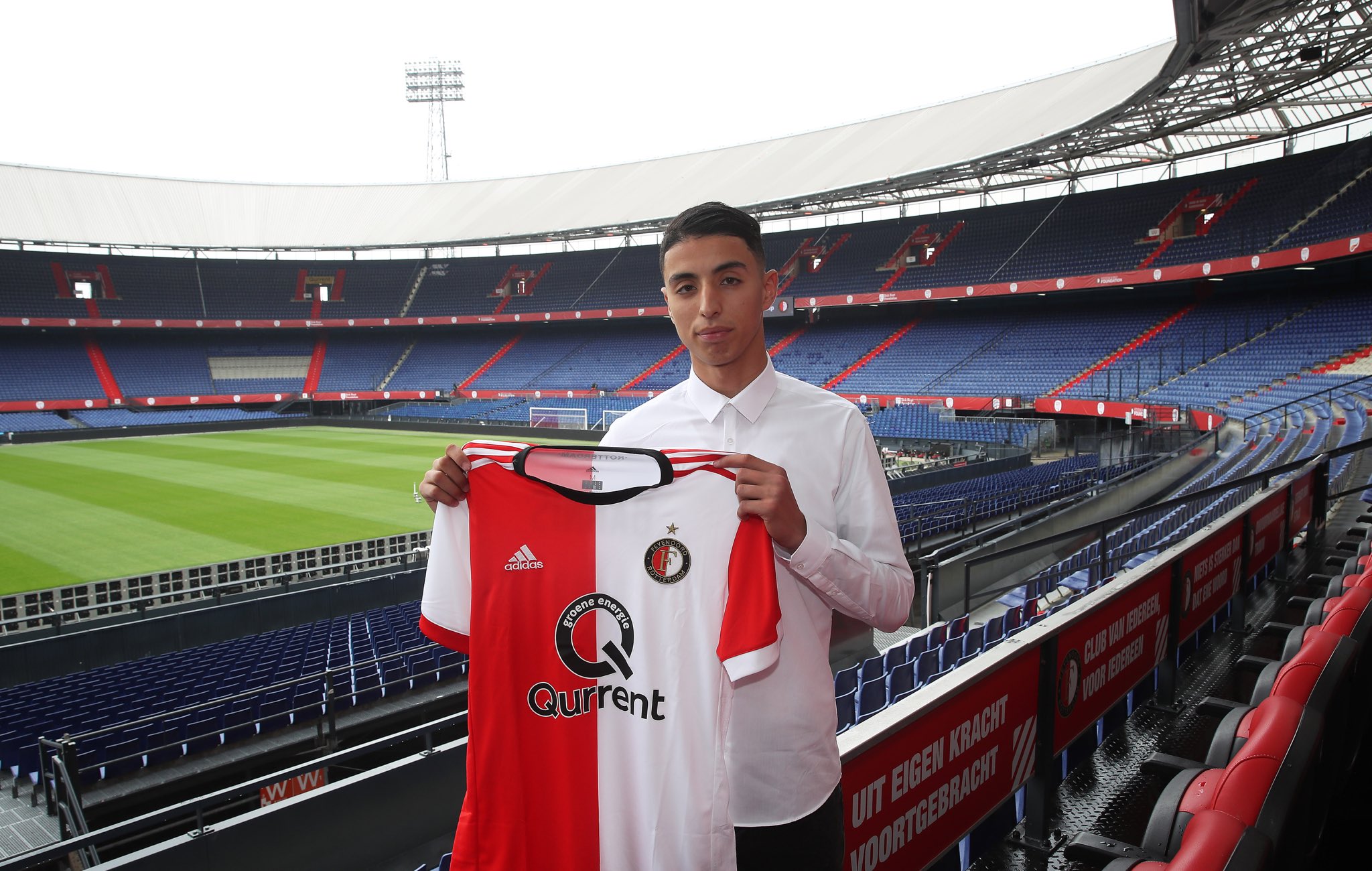 Download Feyenoord Rotterdam on Twitter: "Naoufal Bannis is de naam! 👇 ⚽️ Feyenoord Onder 17 🎯 Spits ...