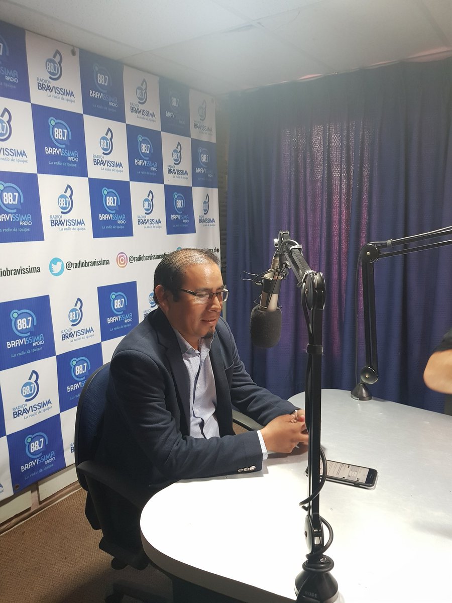 ColchaneChile's tweet photo. @ColchaneChile Javier García Choque, visita la radio Bravissima, para dar a conocer la entrada del Primer Juzgado de Policía Local de Colchane y los avances de la comuna durante su administración https://t.co/C3osAxJw0c