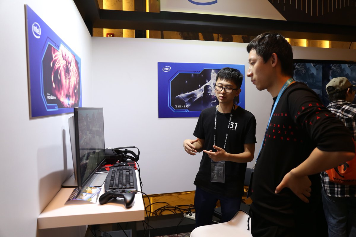 smellyriver's tweet photo. As the developers of #Code51：Mecha Arena. When Mr. Soeda Takehito  mentioned us on the stage, we were really proud. And we had a wonderful time on #unrealopenday with game developers #gamedev  these guys were awesome！ https://t.co/4fXSeVLiXg