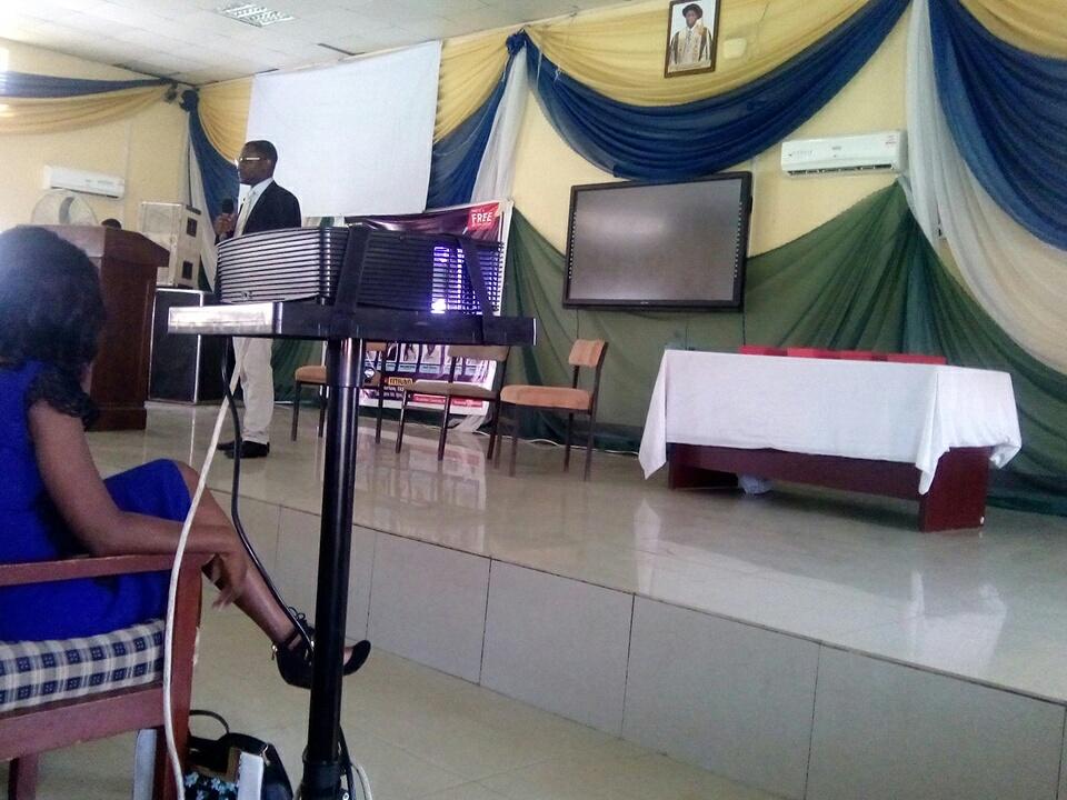 captaindahood's tweet photo. Mr Olanrewaju Lewis giving his key note 📝 speech on #GATESUMMIT2018 https://t.co/I7KMwwSZAk