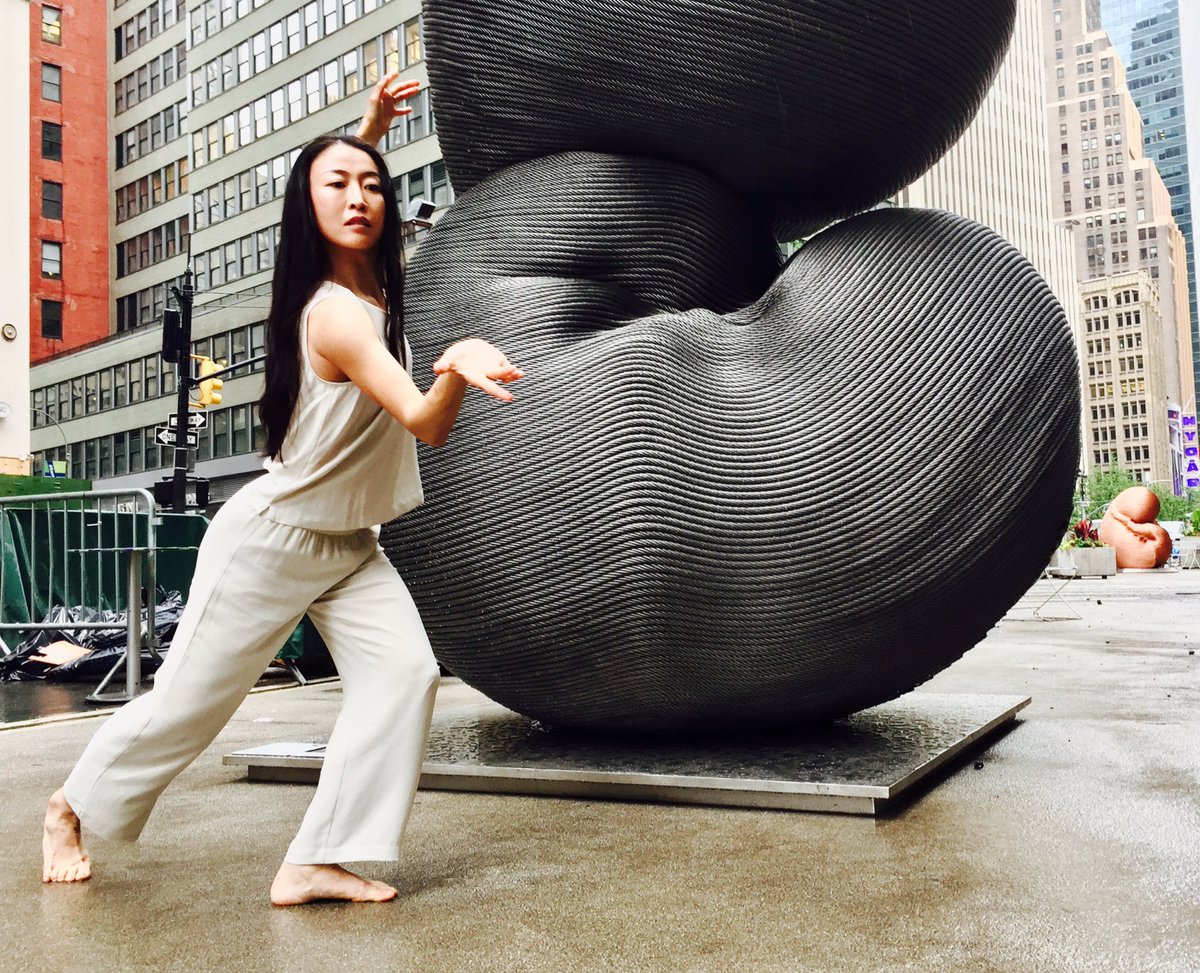 carlosmarchand's tweet photo. The talented dancer #PeiJuchienpott will perform and interact at sculptures of master #KangMuxiang along Broadway today and tomorrow #Dance #art #sculpture
#Photographie #contemporaryart #artinteraction #GarmentDistrict #NYC #KangRebirth #contemporarydance https://t.co/nBp0TUCWc4