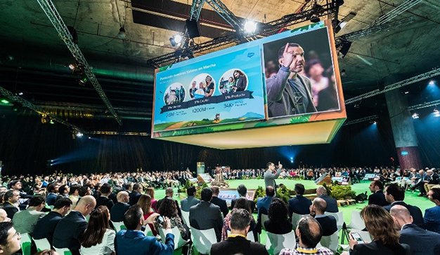 jhernanper's tweet image. Salesforce congrega a 3.000 asistentes en el evento Basecamp Madrid #SalesforceMAD #basecampmad marketingdirecto.com/marketing-gene… …