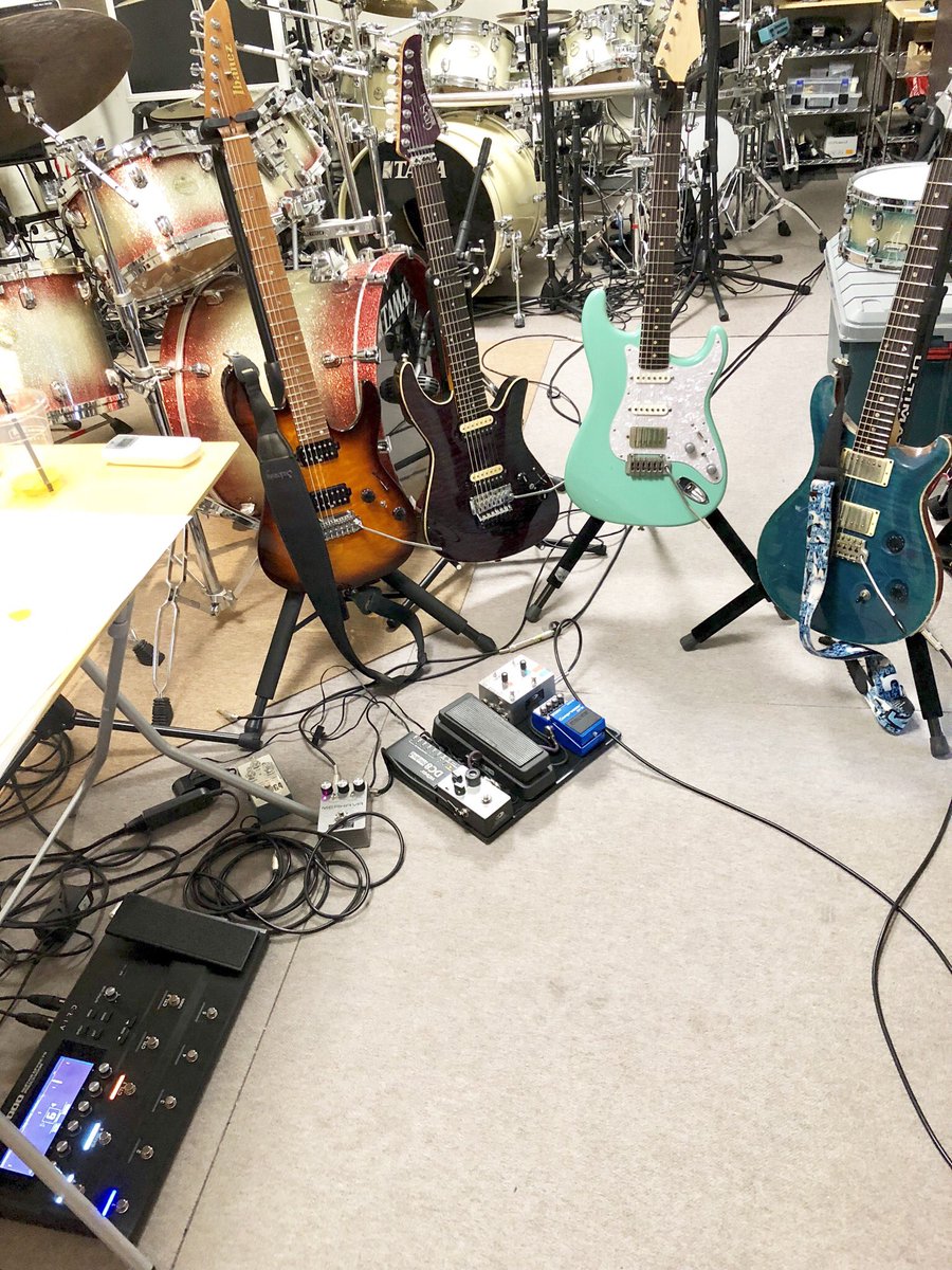 O Xrhsths 佐々木秀尚 有形ランペイジ Trix Sto Twitter 本日よりtrixギターレコーディングスタート まずは順調に一曲終了 我ながらいきなり良いやつ録ってしまった 笑 Mgmgタイムをはさんで引き続き集中して頑張ります Trix 新譜 T Co Foordymgmy