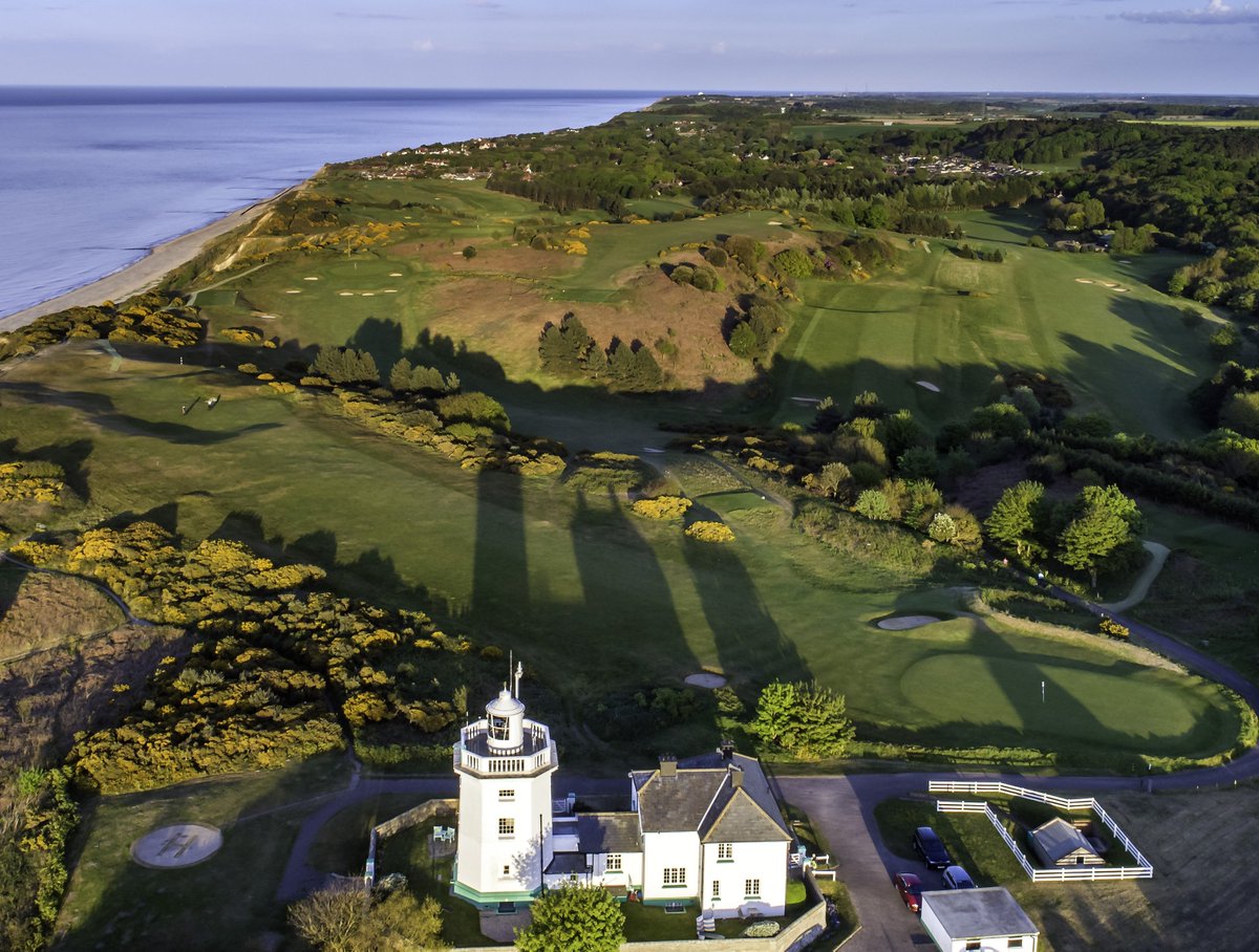 RoyalCromer's tweet photo. A beautiful day here.. FINALLY! 🙌☀️#sunshine #SunshineCoast #NorthNorfolk #clifftopcourse #Golf https://t.co/jjFMmIkedT