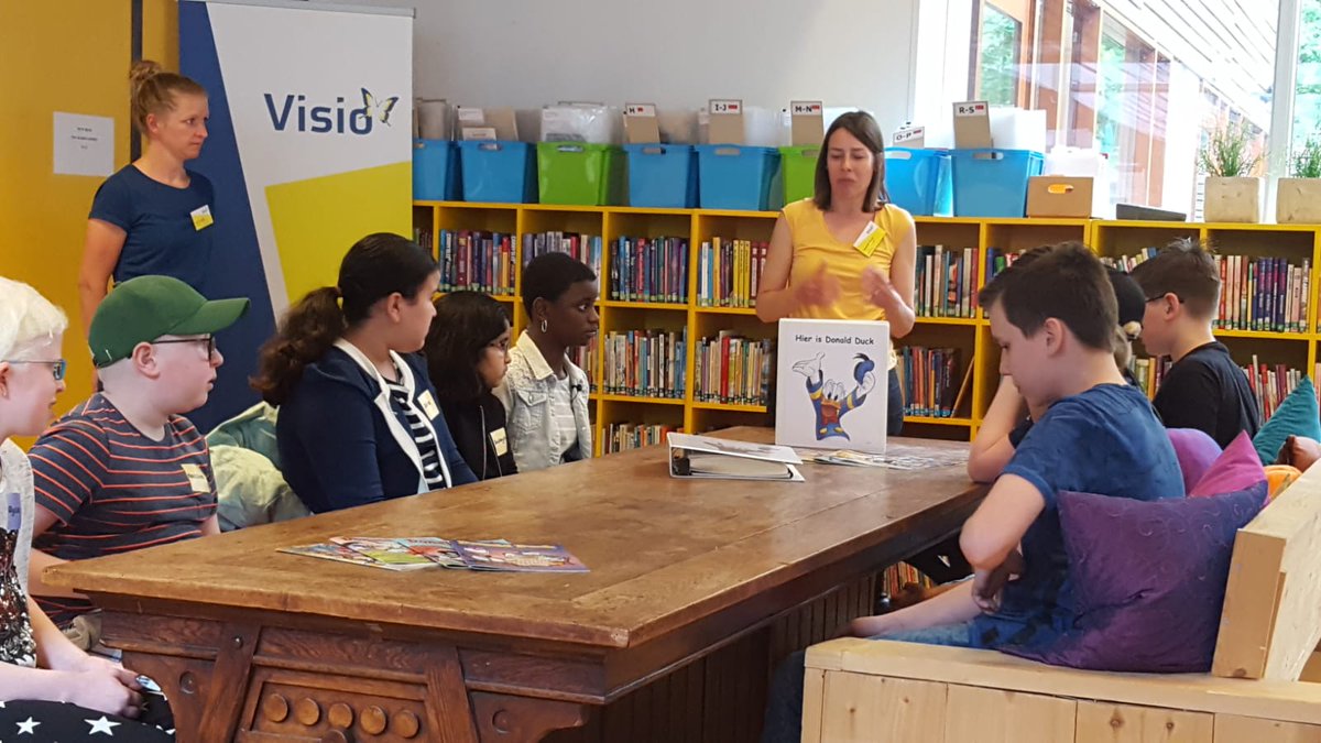 KonVisio's tweet photo. 1ste toegankelijke NL stripverhaal ooit gelanceerd op @KonVisio school Huizen: Donald Duck Special @Sanoma @dedicon. Mooi kinder- en mediafeest met oa @jeugdjournaal @NPORadio1 @NPORadio4 @NPORadio5 #ANP @ADnl , https://t.co/Y5QpTICzoQ, @NHNieuws @hartvannl @gooieneemlander. https://t.co/WKtqZncOif