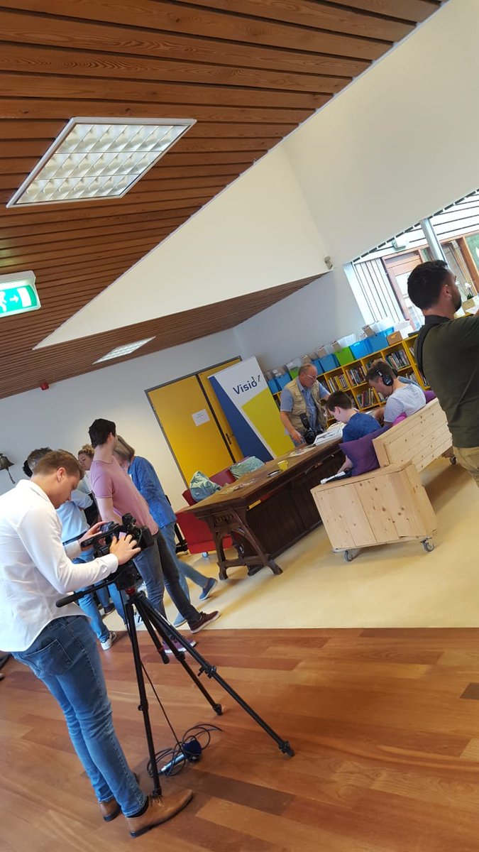 KonVisio's tweet photo. 1ste toegankelijke NL stripverhaal ooit gelanceerd op @KonVisio school Huizen: Donald Duck Special @Sanoma @dedicon. Mooi kinder- en mediafeest met oa @jeugdjournaal @NPORadio1 @NPORadio4 @NPORadio5 #ANP @ADnl , https://t.co/Y5QpTICzoQ, @NHNieuws @hartvannl @gooieneemlander. https://t.co/WKtqZncOif