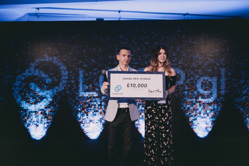 loopitgl's tweet photo. Hannah's big moment! London Loop 2018's Grand Prix Winner 🎉 https://t.co/km3Qbdfa0G 
#londonloop2018 #urbangallery #creative #competition #illustration #top #artwork #grandprize #winner #grandprixwinner #overallwinner #celebrate #bigmoment https://t.co/FWQ32ZRHDB