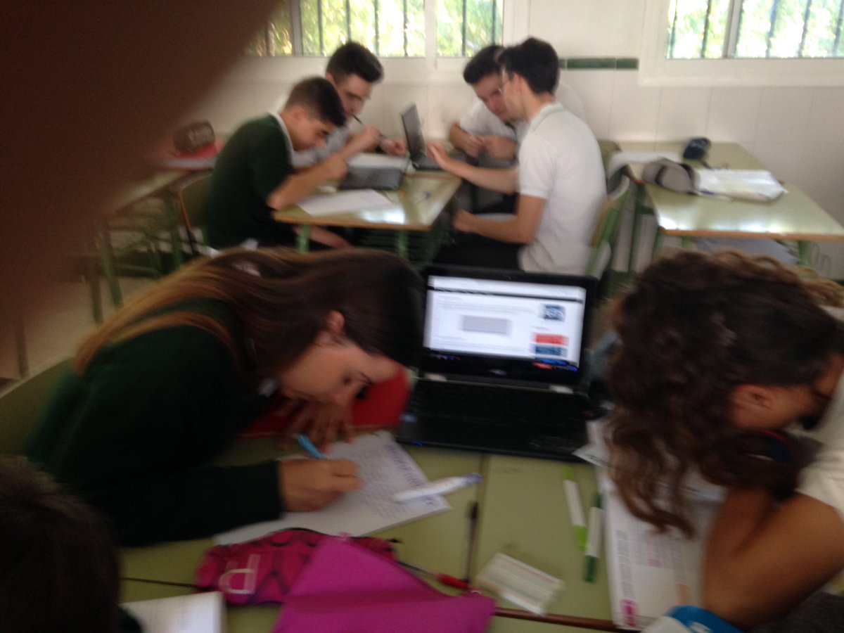 Jgalf33's tweet photo. Prácticas electrónica 4º eso cooperativo @cardenal_ori #Chromebook #GoogleEDU #classroom @GonzaloETC @sergmata1 @JosLuisFernnd19 https://t.co/xz9FYOE9tj