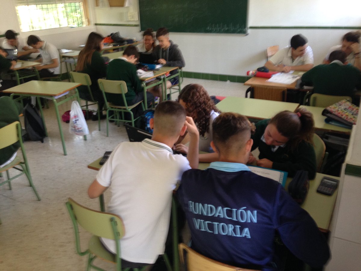 Jgalf33's tweet photo. Prácticas electrónica 4º eso cooperativo @cardenal_ori #Chromebook #GoogleEDU #classroom @GonzaloETC @sergmata1 @JosLuisFernnd19 https://t.co/xz9FYOE9tj