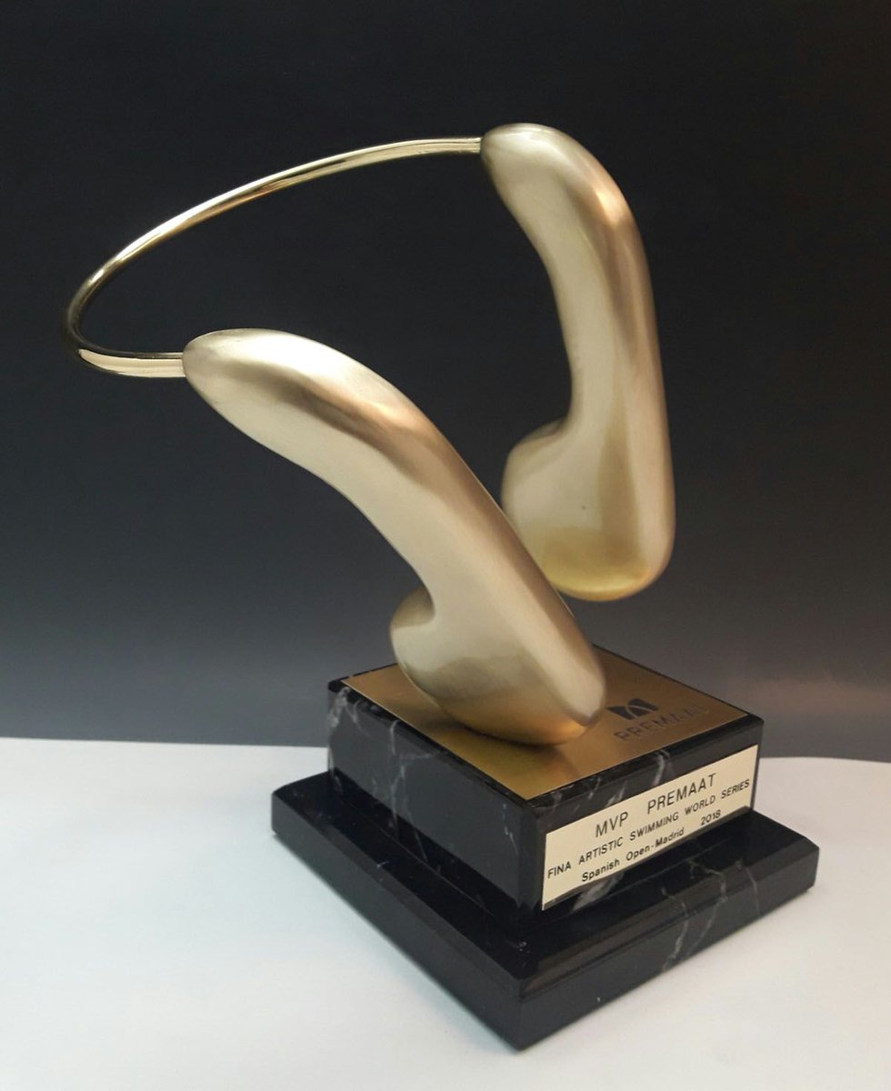 PREMAAT's tweet photo. 🏆 Como muchos intuíais, el secreto era el trofeo que se entregará a la MVP del Trofeo Infantas de Natación Artística 😁
¡Estad atentos a partir de mañana porque tendremos un nuevo sorteo en nuestras redes sociales! 🙌 @RFEN_directo @spanishsynchro #NatacionArtistica https://t.co/dAzdb5sI2H