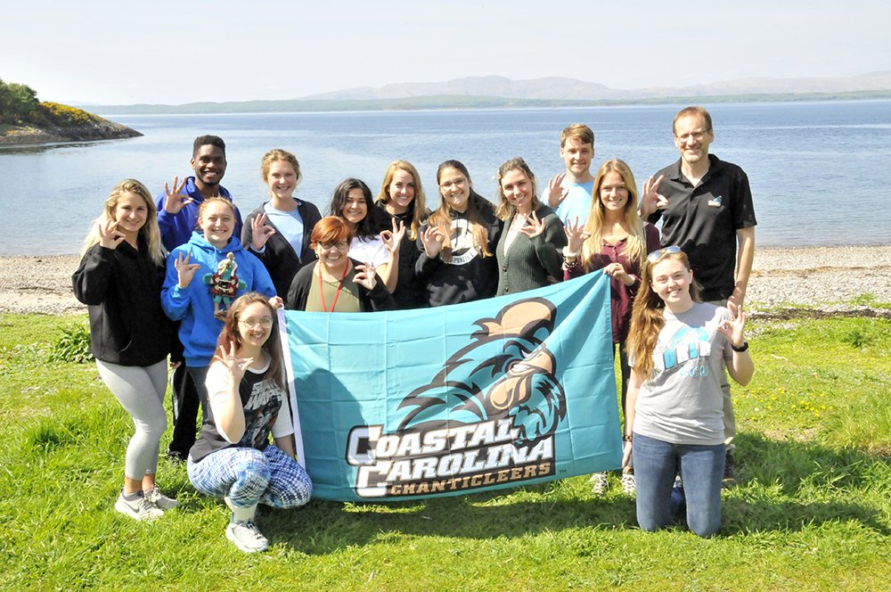 SAMSoceannews's tweet photo. The sun has shone on our American friends from @CCUChanticleers, South Carolina during their two-week visit to SAMS UHI.

The students have had great fun learning about all aspects of #marinescience and sampling Scottish culture.

#ceilidh #universityonthebeach https://t.co/0Zmy9SJr37