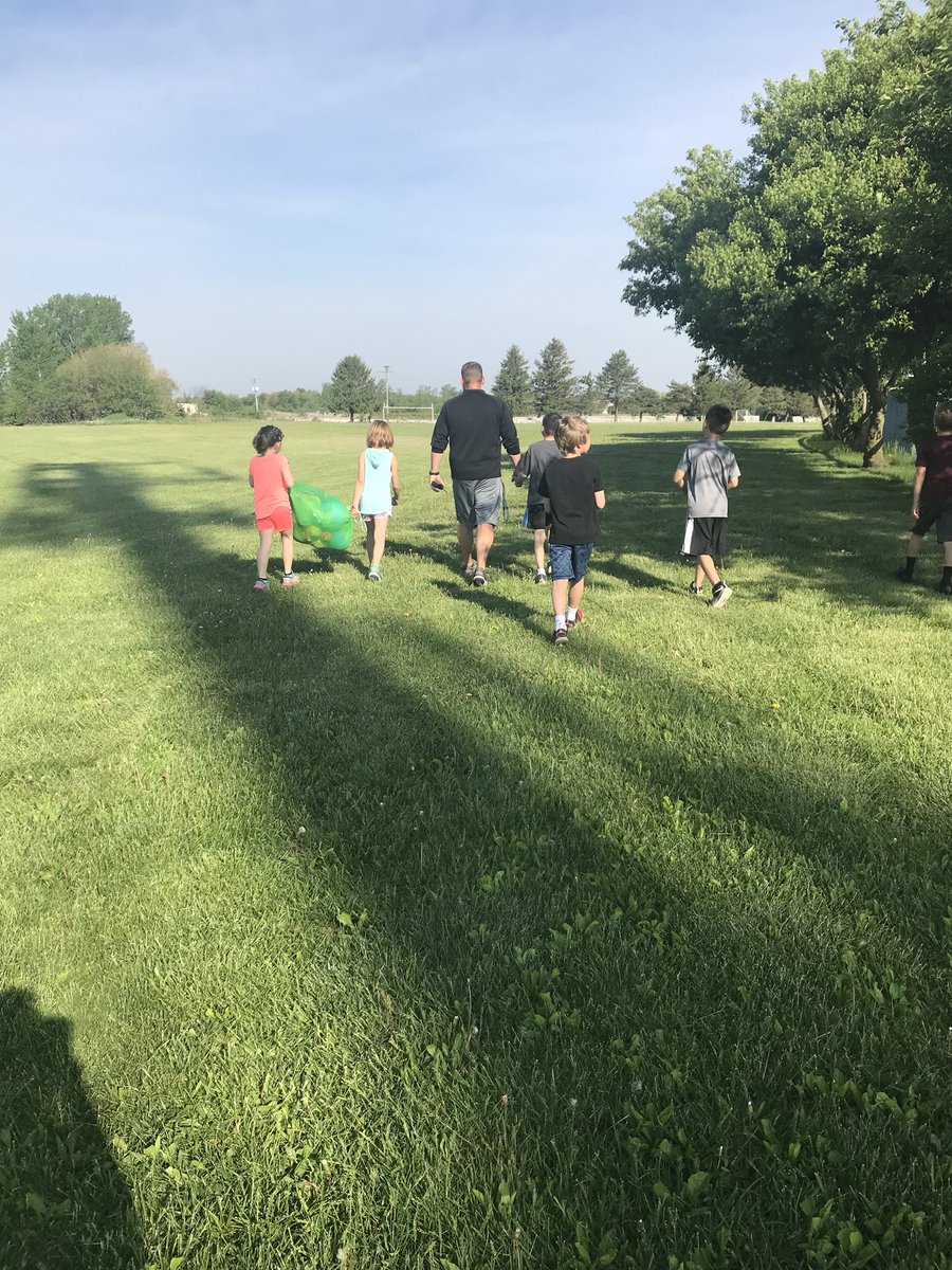 mrsbrandonlinds's tweet photo. Tough to say goodbye to awesome teachers! @MorrisPhysEd thank you for all the PE fun these last 3 years. These kiddos will definitely miss you! https://t.co/1PhtYC5PVP