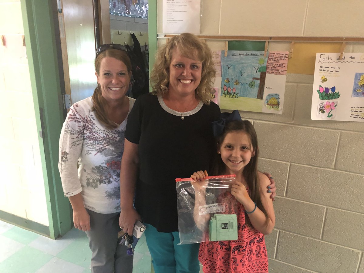 eton_ap's tweet photo. We had special visitors at our PBIS store! Thank you Mrs. Winters and Mrs. Martin for making it a special day. 🦅🌟 @mcsgeorgia #etonproud #murraycares @rachellepterry https://t.co/wXc0xJL2Uo