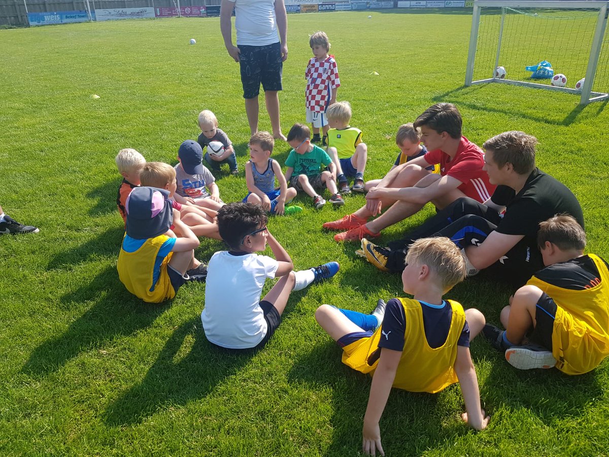Svdekoog's tweet photo. Open dag jeugdvoetballers vooral goed bezocht door mini's! https://t.co/hncxGg1OGn https://t.co/Rxvg77umRL