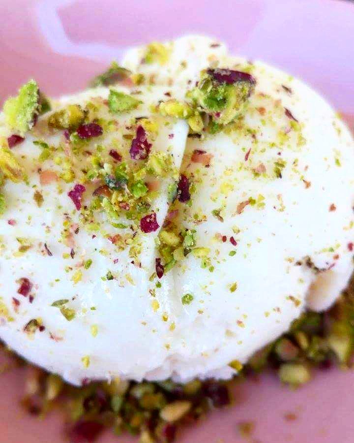 Kaimaki ice-cream!! 🍨☀️
Made with mastic &amp; salepi (sahlab) topped with Aegina pistachios.
____________________________
°Create your profiles
°Share your recipes
°Discover products, businesses &amp; more
°Unite with Greek food lovers!!
#greekfood #recipes #unite #greekproducts
