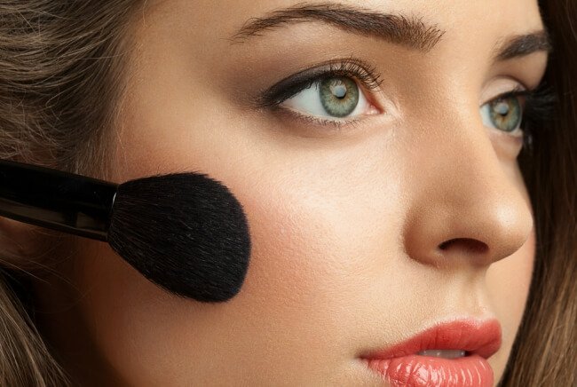 beautyjournalid's tweet photo. 4. Tidak Menggunakan Blush
Agar terlihat makin segar, kita perlu menambahkan perona pipi di wajah kita. Nah, pakailah blush on agar kesan segar semakin terpancar di wajah kita. #MillennialsGuide https://t.co/JBoi1aSruo