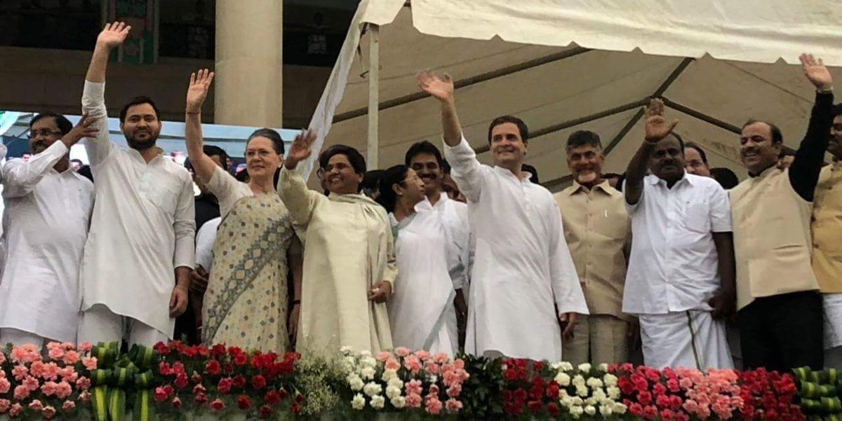 jagmoha35891260's tweet image. #हैरानकुन 
😆
भइये!
मैने सुना हैगा
इस दफा बंगलौर में
😁
बेगानी शादी में कई
अब्दुल्ले और अब्दुल्लियाँ
लुंगी डांस कर रिये हैंगे।
और😂
मजे की बात ये हैगी
कि
सब के सब 2019 में
भारत के PM बन रिये हैंगे।
🤣
#ModiFor2019 
#ModivsAll