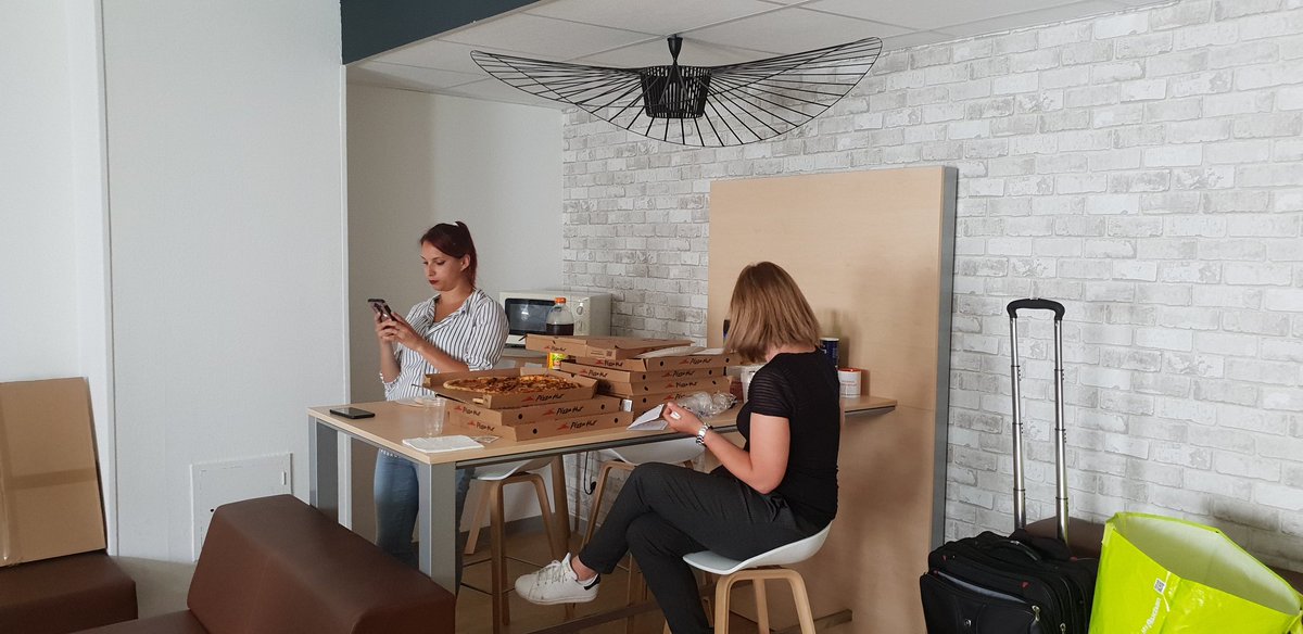 jycayuela's tweet photo. Deuxième jour sur le plateau de Nice on booste sur le focus @Huawei avec #Medhi & #Marine @AgenceTechSell @HuaweiMobile @huaweimobilefr @Huawei avec la gamme #P20 en démo sur #Orangesudest @OrangePACA #SCOSE Nice BESSET @marcfialon @thierry_pauvert @CelineMansi @SandrineVialla https://t.co/QuEWeNM0pf