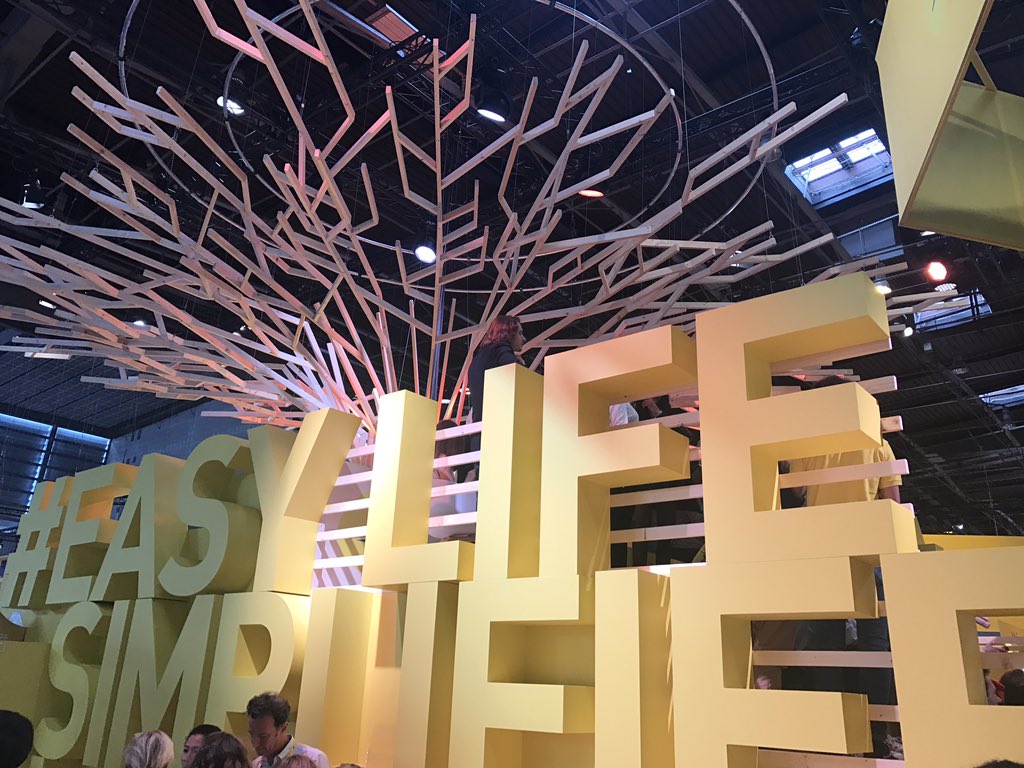 VanessaChocteau's tweet photo. @Vivatech Booth @GroupeLaPoste Discover IOT ecosystem with #FrenchIoT &amp; famous VC @XAngeVC for Europ and @RWW for USA https://t.co/4i814DZUo9