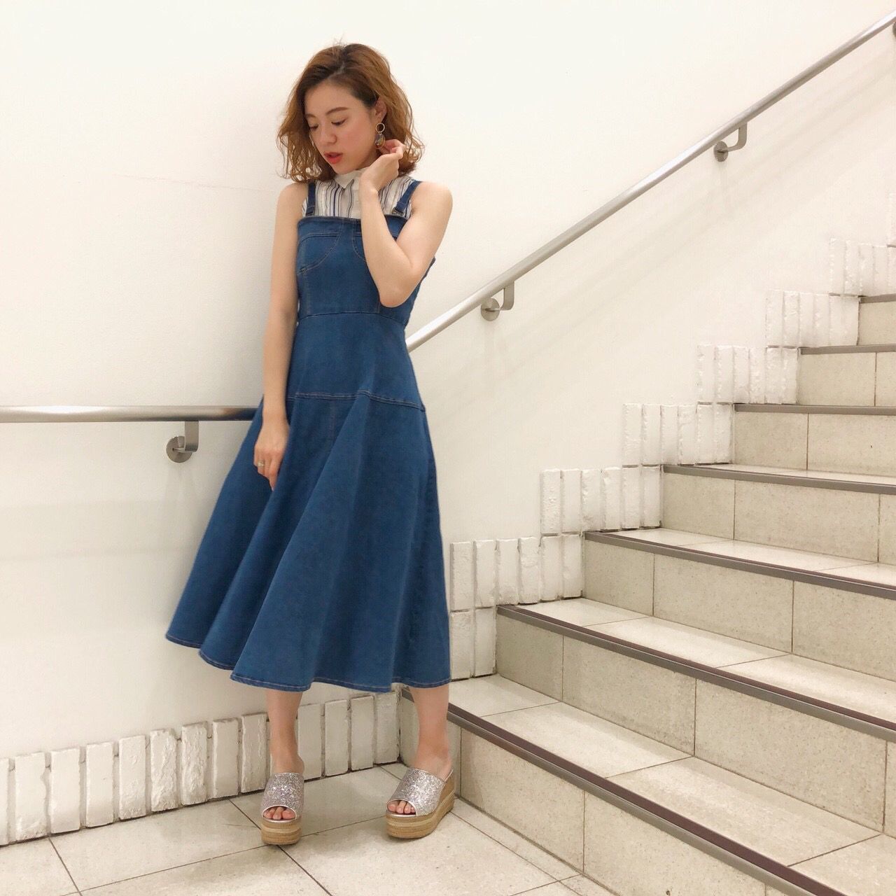 Twitter 上的 Dazzlin 札幌パセオ店 デニムワンピースで夏先取り デニムコルセットワンピース 7 900 Tax デニムワンピもロング丈で大人っぽく スカラップアメスリトップス と合わせて 大人カジュアルに着るのが今年っぽい Dazzlin デニムワンピース