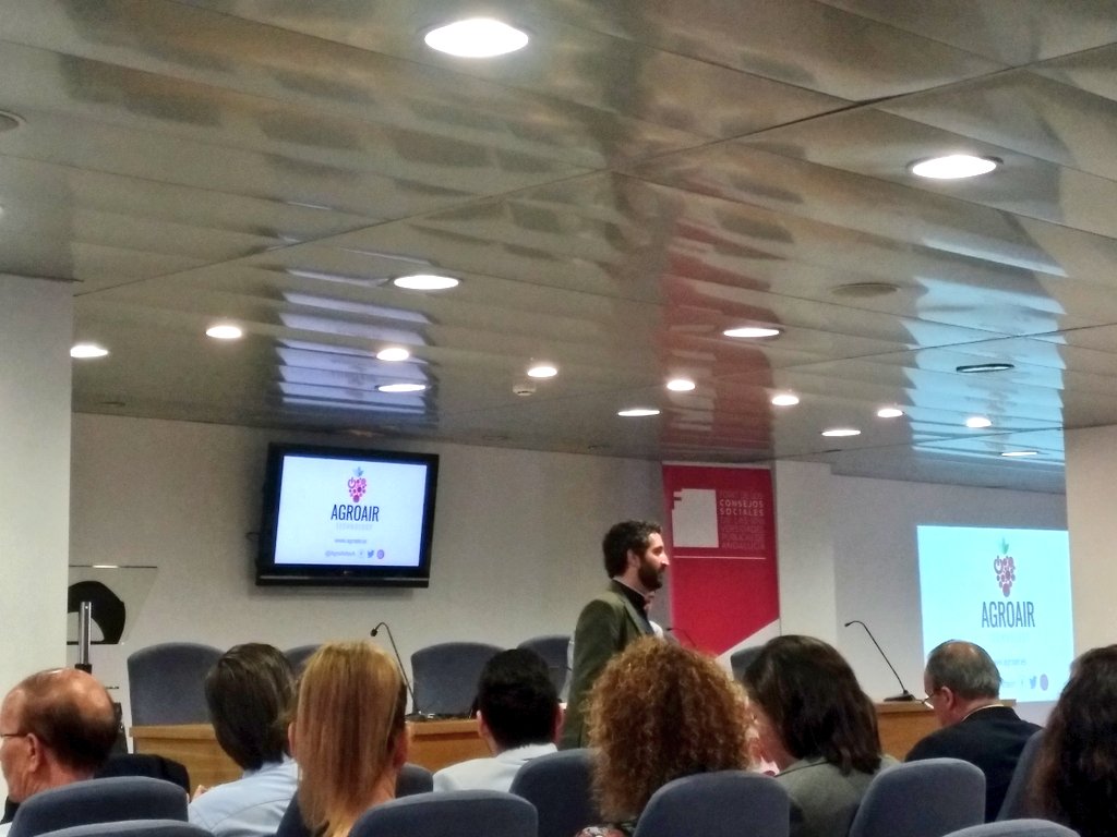 UGRemprendedora's tweet photo. 🗣️Grandes presentaciones por parte de los 6 proyectos presentados en el IV Foro #invierTLab ¡Enhorabuena por las soluciones reales que nos habéis presentado! https://t.co/a07NYebANt