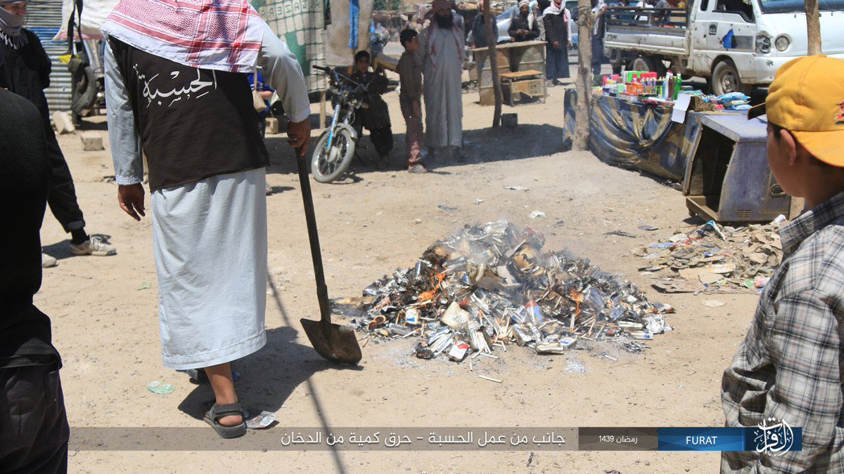 ARnews1936's tweet photo. #SYRIA
#IslamicState Burning Cigarettes In #DeirEzzor. #TerrorMonitor https://t.co/2SO1fP4l0d via @Terror_Monitor