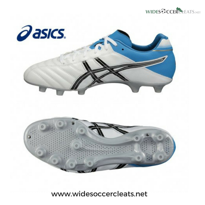 soccer shoes wide