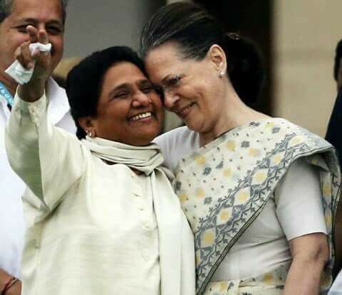 Gitanjali_DS's tweet photo. #मायावती और #सोनिया को गले मिलते देख बहुत सुखद एहसास हुआ। 

सिर्फ #मोदीजी की वजह से विपक्ष की "माँ बहन" एक हुई है।
🙄🤔

#OppnVsModi https://t.co/yNx4wvGf08