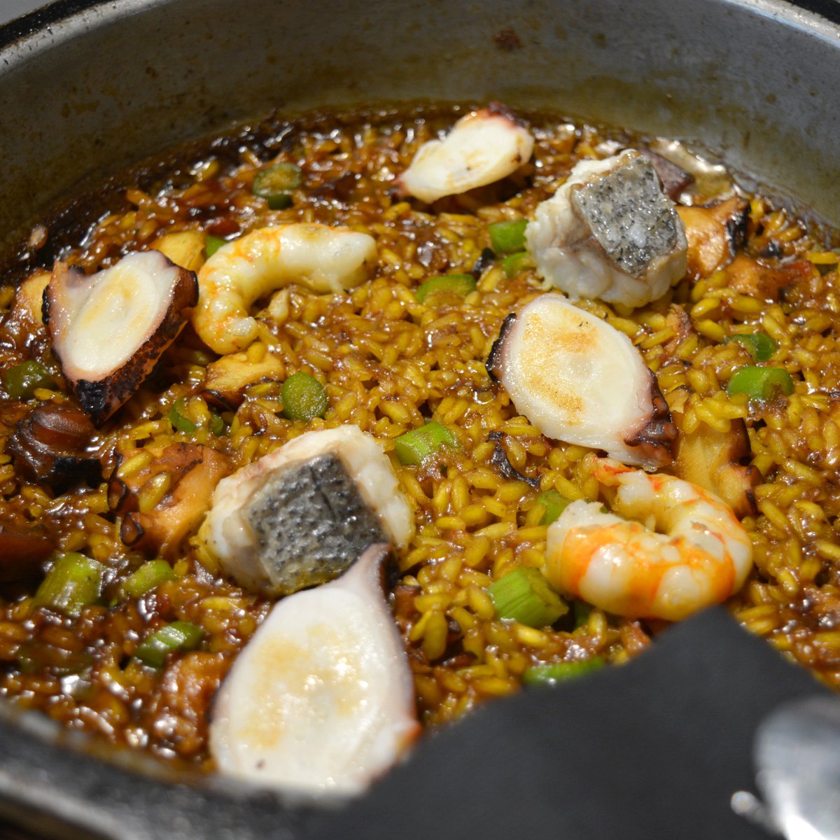 Mextizo_BCN's tweet photo. A R R O Z 🥘 
¿No conoces Mextizo todavía? 😱 ¿Nos permites un consejo? 💡 
➡Reúne a un grupo de amigos y así podéis probar y compartir más platos de nuestra carta. 🍴 

¡Os esperamos pronto! 😉 

#Mextizo #BarcelonaFood #Amigos https://t.co/4hIH4mEGEH