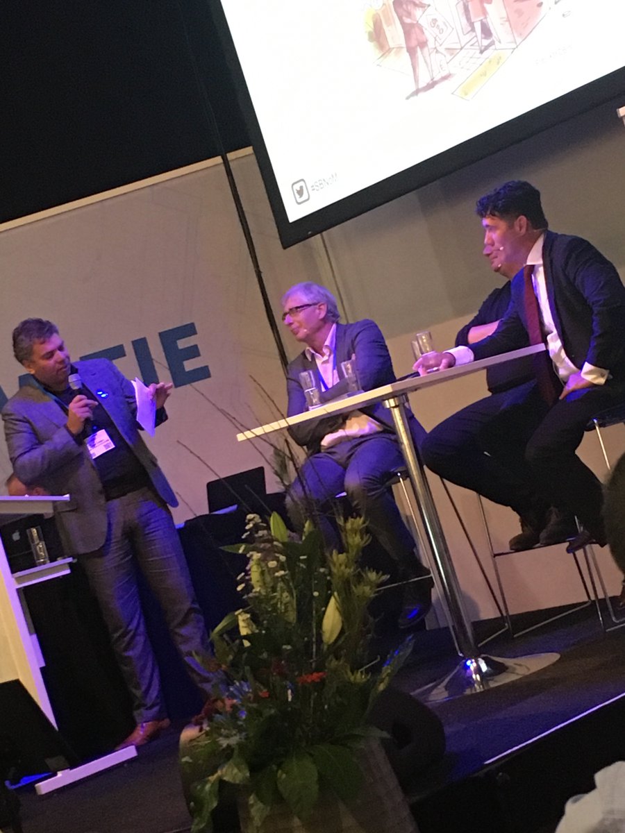 Met <a href="/peterlindersNL/">Peter Linders (Brabander)</a> als gespreksleider in het #renovatietheater gaat het debat ergens over... #duurzaam #wonen #nom #gasloos #sbnom @renovatiebeurs