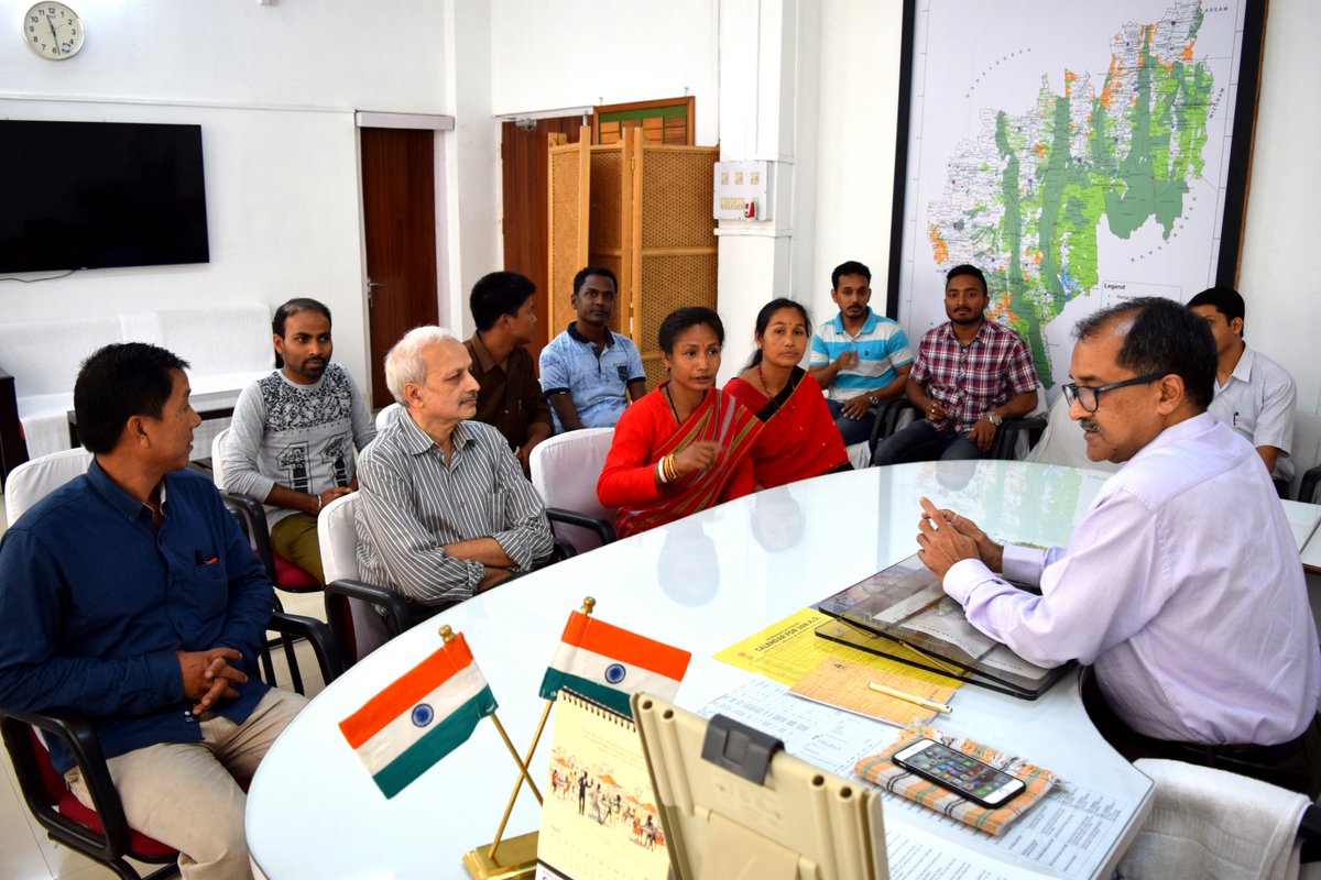 Dr. A. K. Gupta, IFS, PCCF &amp; HoFF, Tripura and Shri Surender Kumar, IFS, Member Secretary, Tripura Biodiversity Board met with Chairperson of Raipassa and Sikaribari BMCs and congratulated them for their success.