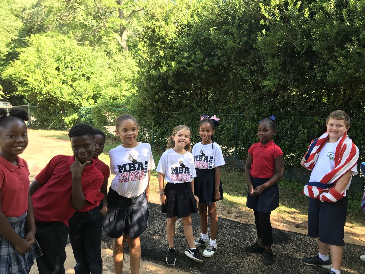 Hamiltons3Grade's tweet photo. Passing if the chain ceremony and 5th grade Student/parent kickball game. What a great year it has been! https://t.co/sJlv0ZVYAv