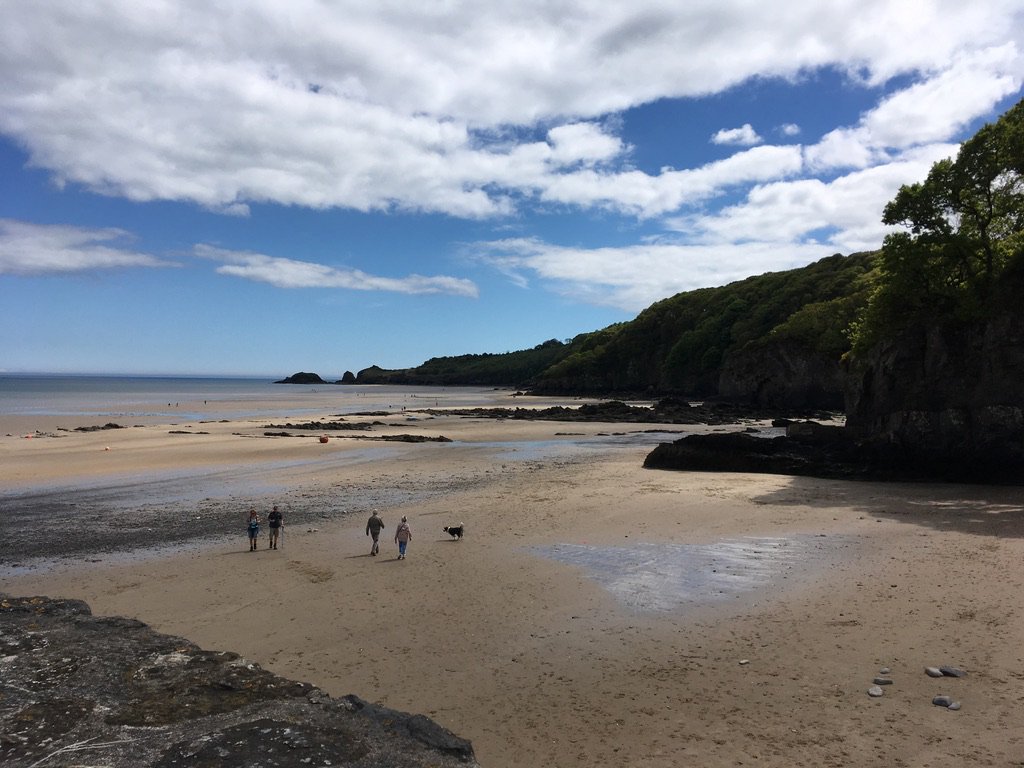 wwlittlestar's tweet photo. #TBT  Currently sat in a windowless office wishing I was back on this gorgeous beach in Saundersfoot. We need to plan our return to Bluestone  and Pembrokeshire ASAP. https://t.co/ZDvRmhbt8o