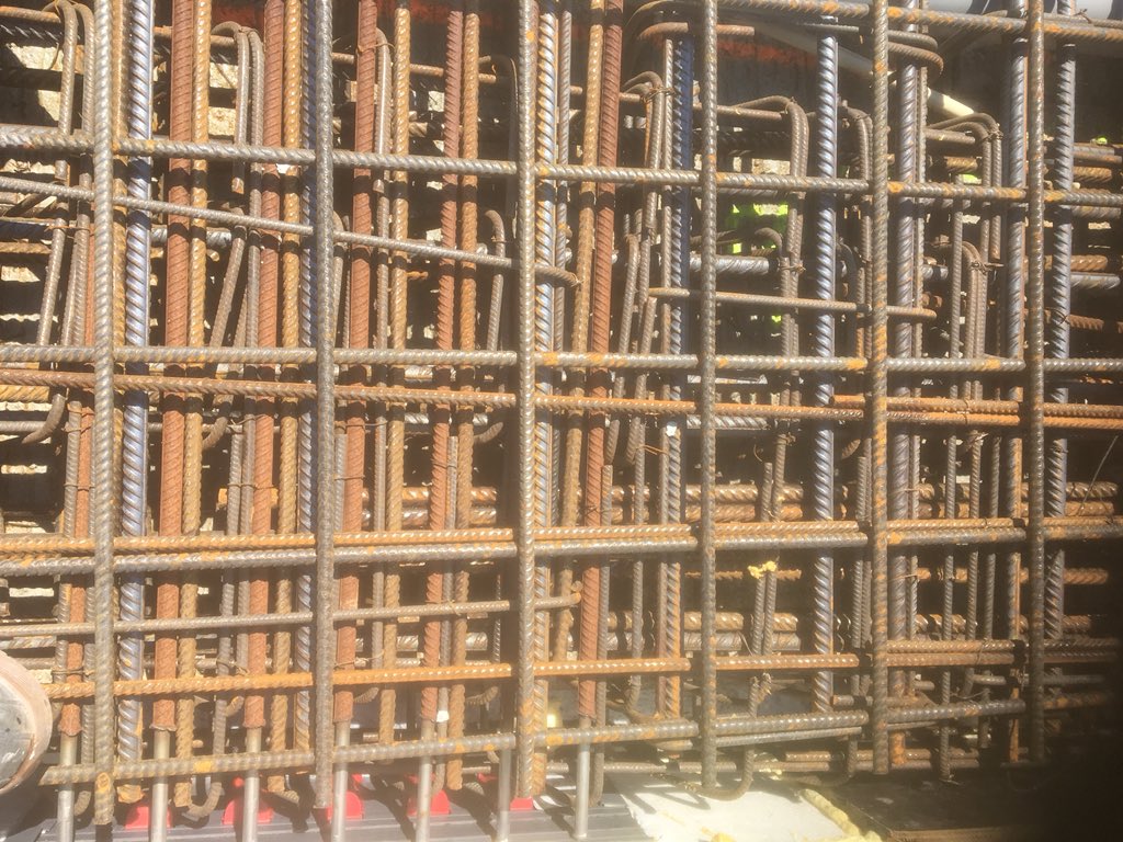 AlexDees83's tweet photo. 3e verd vloer van gebouw C1 word gestort door @VanWijnenGroep en @NbcLeek uiteraard #aardbevingbestendig. https://t.co/jeaVokNt28