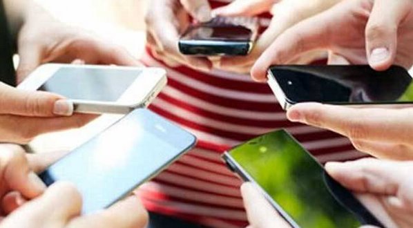 DerryEnquirer's tweet photo. HEALTH CHIEF ADVISES PARENTS TO USE PHONES LESS - A Derry health figure says parents need to get "back to basics," spending more time with their children, and less using their mobile phones. The remarks were made at a recent meeting of DCSD Council’s Health &amp; Community committee. https://t.co/EiM1SqYMvZ