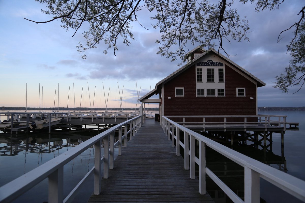 mochatherapy's tweet photo. as the clouds roll in on this empty dock, the sun’s shine is masked by the mist. is it possible that you were the clouds in my life and all you were doing was masking my shine for your ego? #reallydeepinthefeels https://t.co/vDI196HKdL