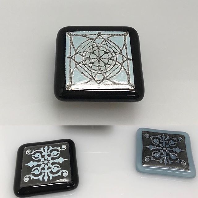 WindborneStudio's tweet image. Laser cut artwork fused between layers of glass. .
.
.
#artwork #glassknobs #knobs #cabinethardware #interiordetails #design #furnitureknobs #itswhatwedo  #lasercut #windbornestudios ift.tt/2x83tq7